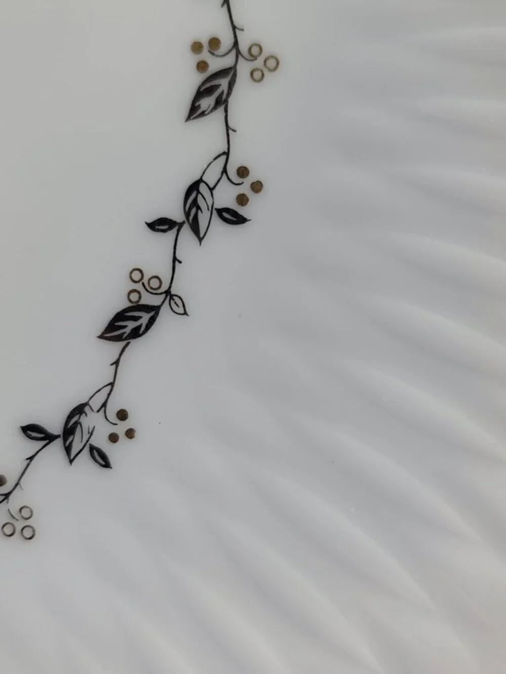 FOUR Sango Carillon Dinner Plates White Gold Berries Platinum Leaves